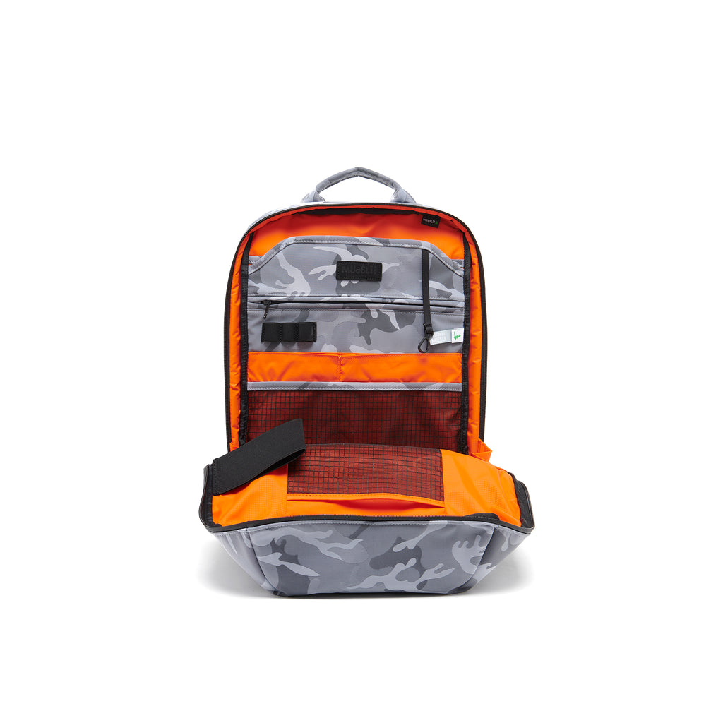 Mueslii daily backpack, made of jacquard  waterproof nylon, camouflage pattern, with a laptop compartment, color silver, inside view.