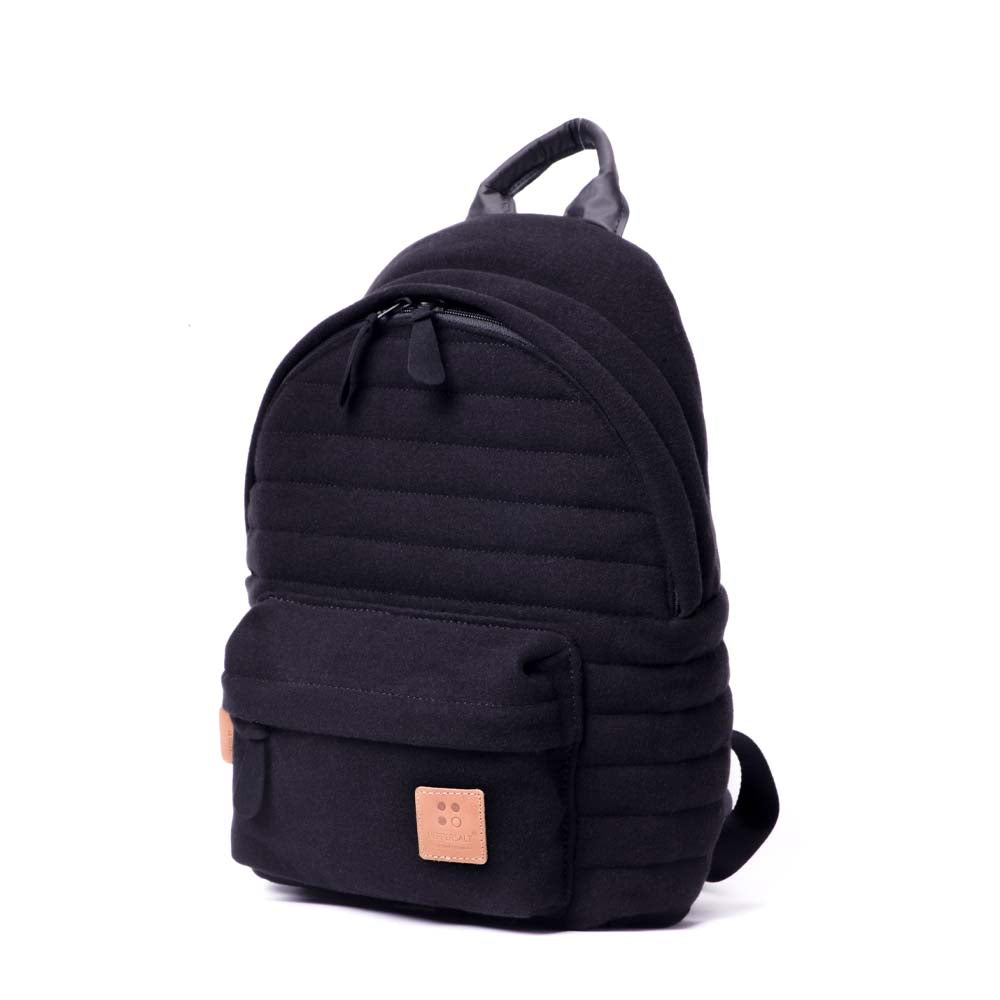 Mueslii original puffer small backpack made of woven cloth and Ykk zips, color black, light and confortable.