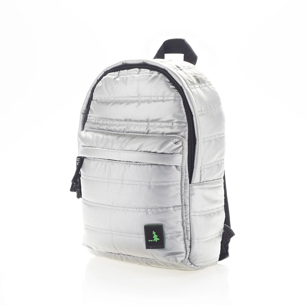 Mueslii original puffer daily backpack made of high density nylon and Ykk zips, color reflective, light and confortable.