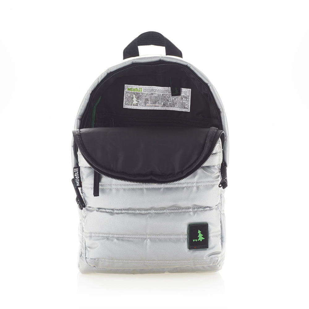 Mueslii original puffer daily backpack made of high density nylon and Ykk zips, color reflective, inside view.