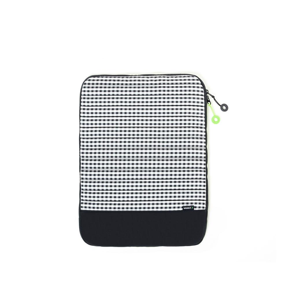 Mueslii 16" padded laptop sleeves made of rip stop nylon and Ykk zips, color chequered.